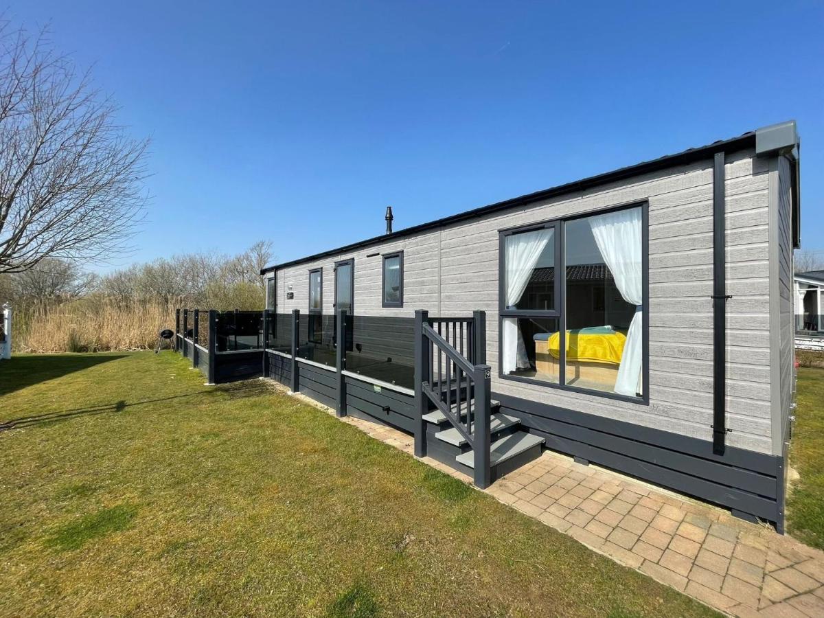 Indulgence Lakeside Lodge I3 With Hot Tub, Private Fishing Peg Situated At Tattershall Lakes Country Park Экстерьер фото