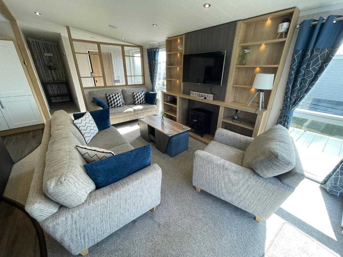 Indulgence Lakeside Lodge I3 With Hot Tub, Private Fishing Peg Situated At Tattershall Lakes Country Park Экстерьер фото