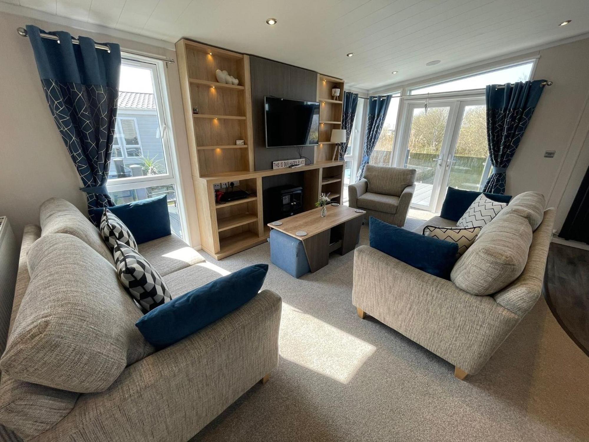 Indulgence Lakeside Lodge I3 With Hot Tub, Private Fishing Peg Situated At Tattershall Lakes Country Park Экстерьер фото