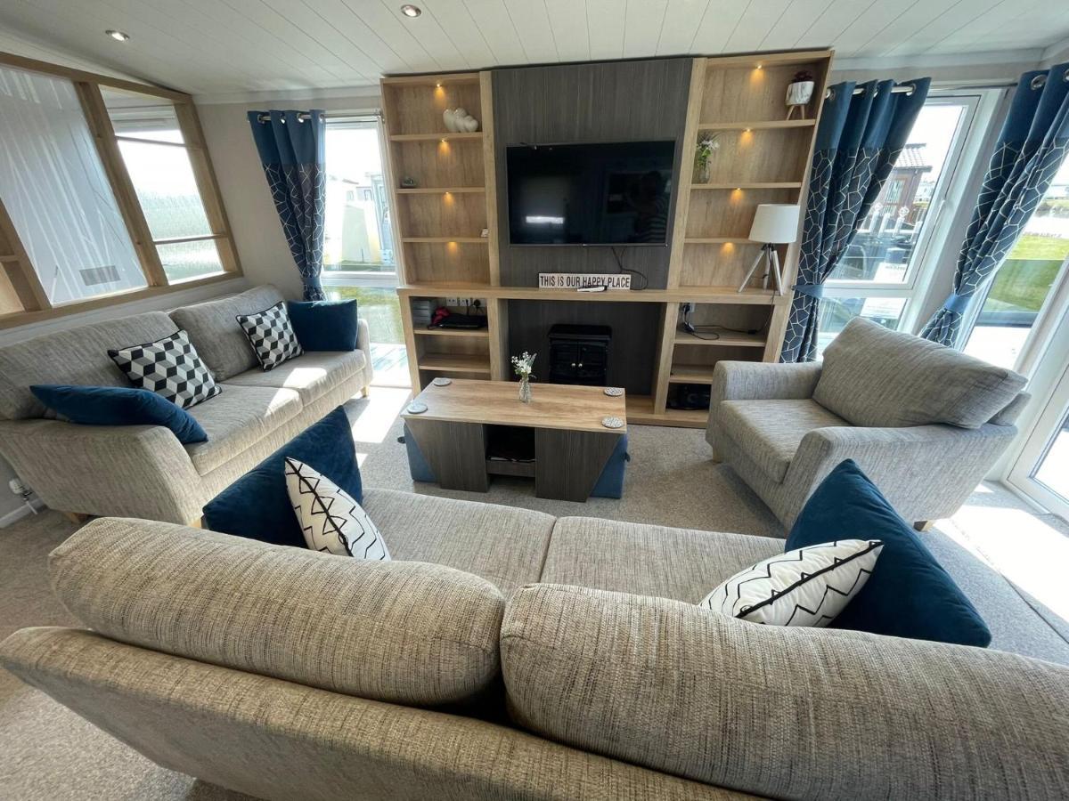 Indulgence Lakeside Lodge I3 With Hot Tub, Private Fishing Peg Situated At Tattershall Lakes Country Park Экстерьер фото