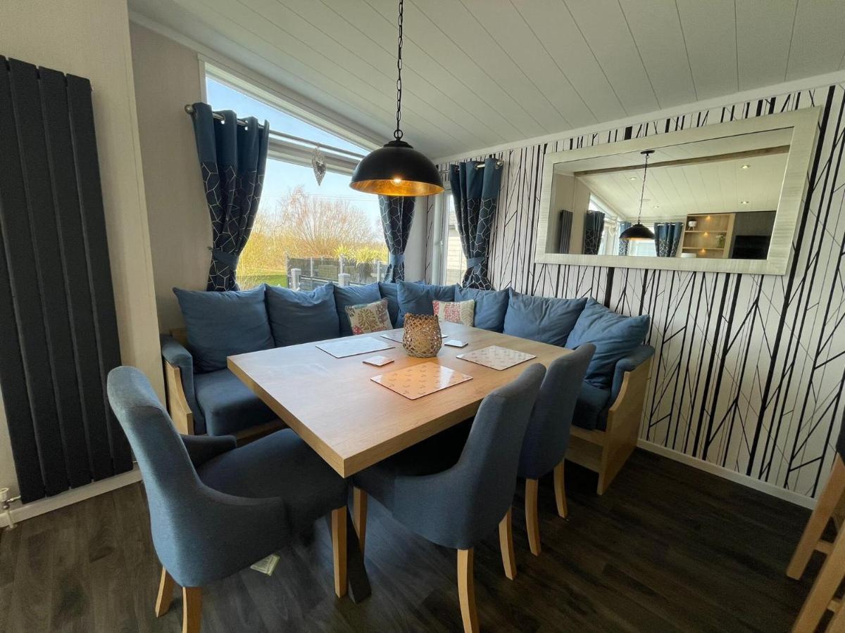 Indulgence Lakeside Lodge I3 With Hot Tub, Private Fishing Peg Situated At Tattershall Lakes Country Park Экстерьер фото