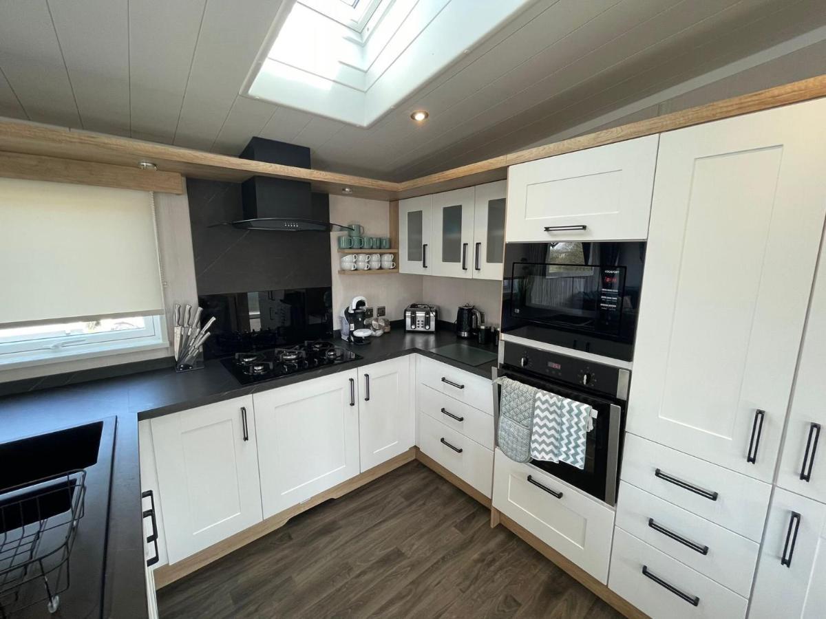 Indulgence Lakeside Lodge I3 With Hot Tub, Private Fishing Peg Situated At Tattershall Lakes Country Park Экстерьер фото