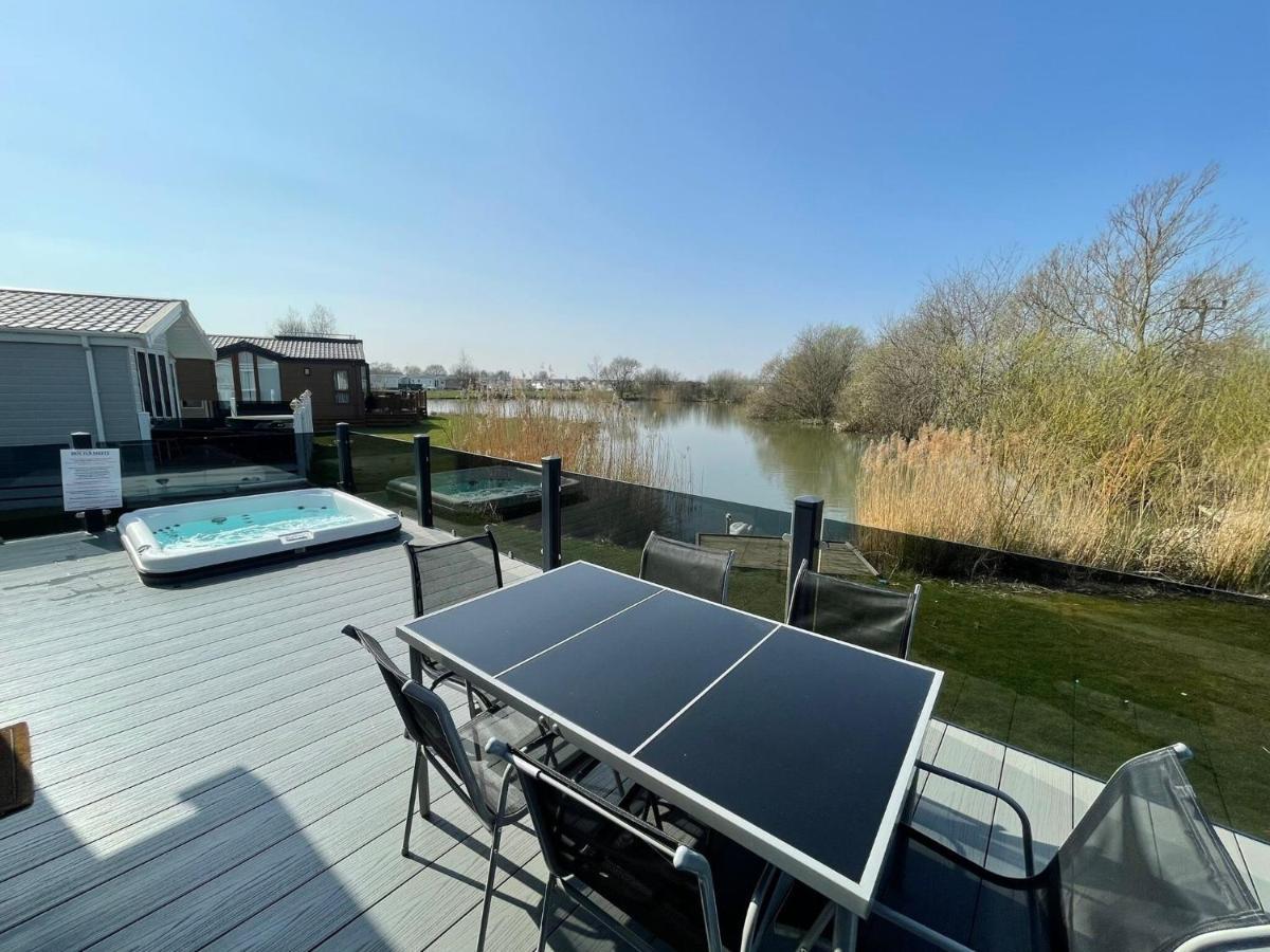 Indulgence Lakeside Lodge I3 With Hot Tub, Private Fishing Peg Situated At Tattershall Lakes Country Park Экстерьер фото