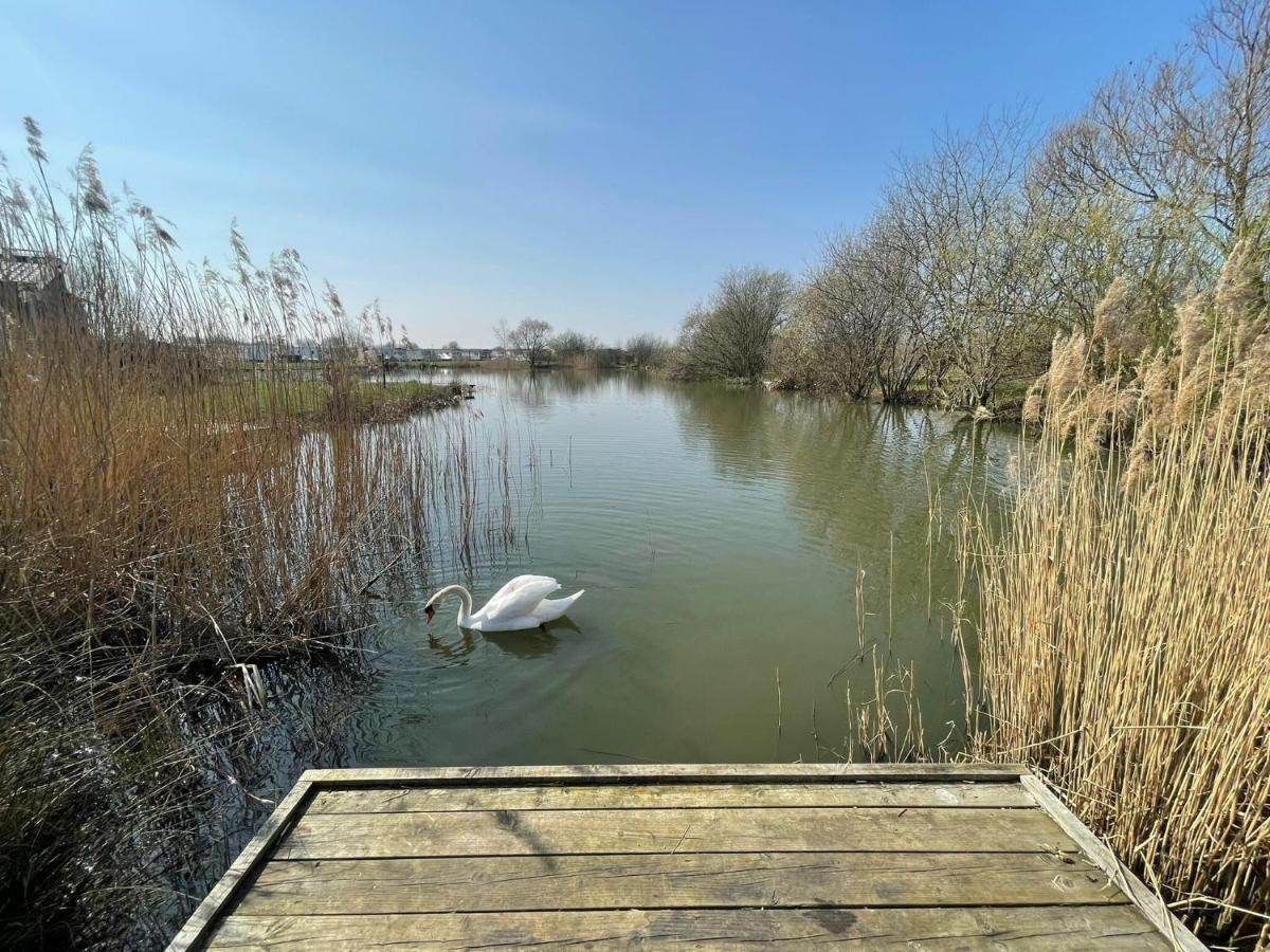 Indulgence Lakeside Lodge I3 With Hot Tub, Private Fishing Peg Situated At Tattershall Lakes Country Park Экстерьер фото